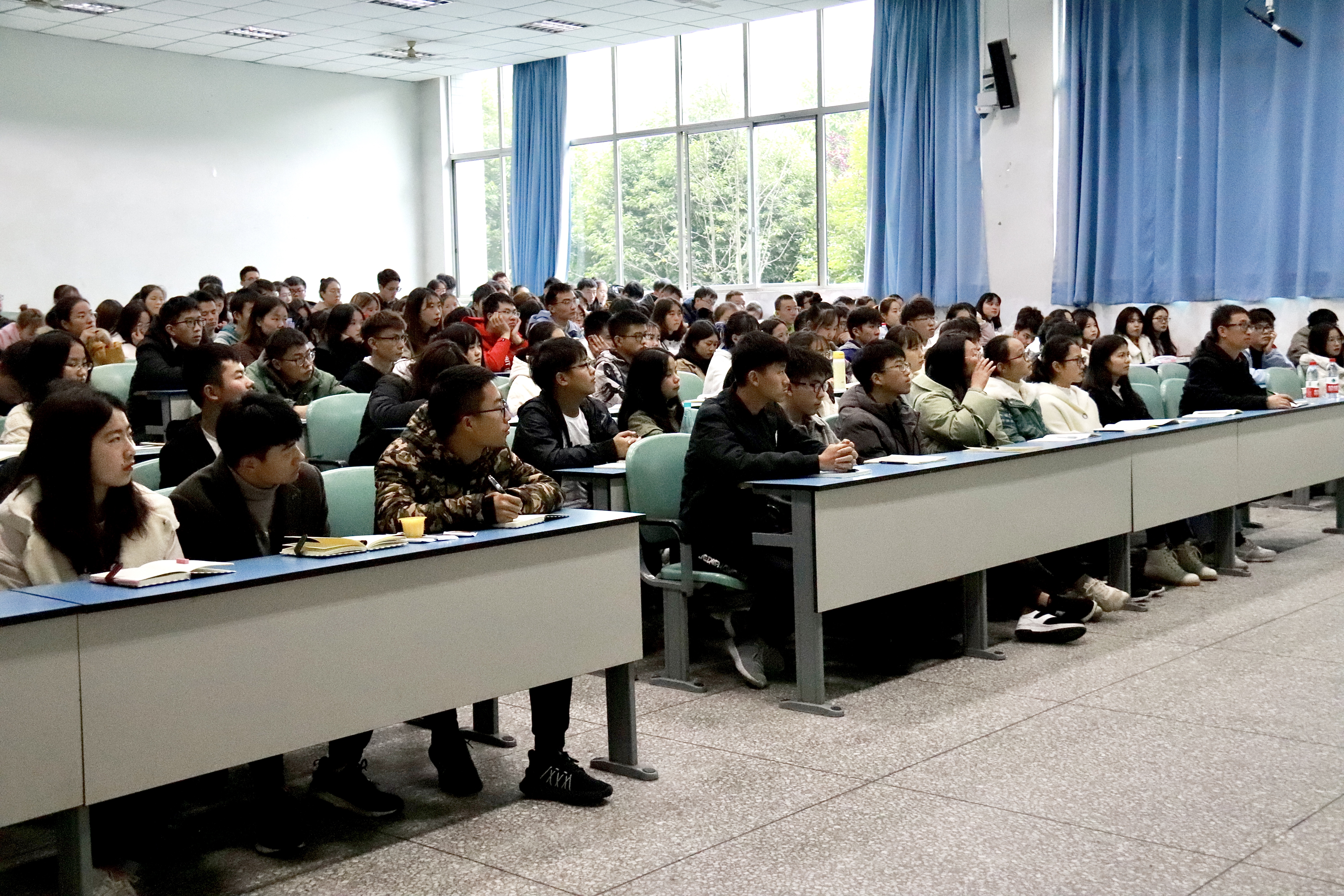 1574409315816090083.jpg 20191120公司顺利开展员工干部培训讲座4.jpg